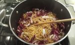 Add radicchio | Adicione o radicchio